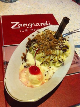Kuliner Legendaris di Surabaya - Es Krim Zangradi
